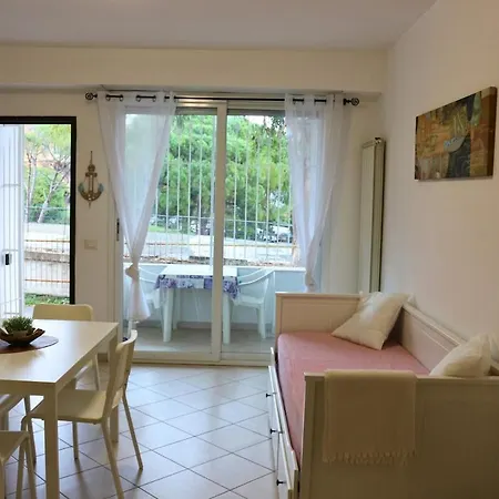 -sanremo-bussana- Suite-b With Ac - 5 Min From The Sea Apartmán *